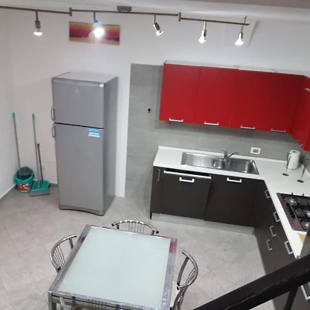 Apartamento Casa N 2 Con Parcheggio Privato E Colonnina Ricarica Livorno Exterior foto