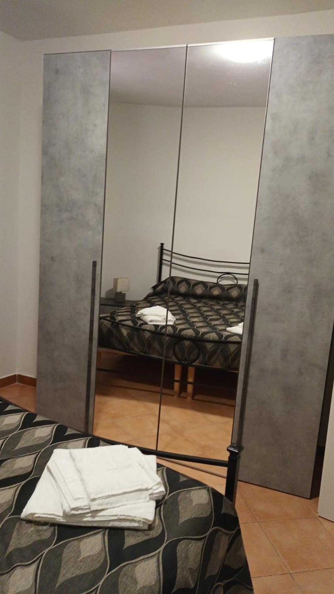 Apartamento Casa N 2 Con Parcheggio Privato E Colonnina Ricarica Livorno Exterior foto