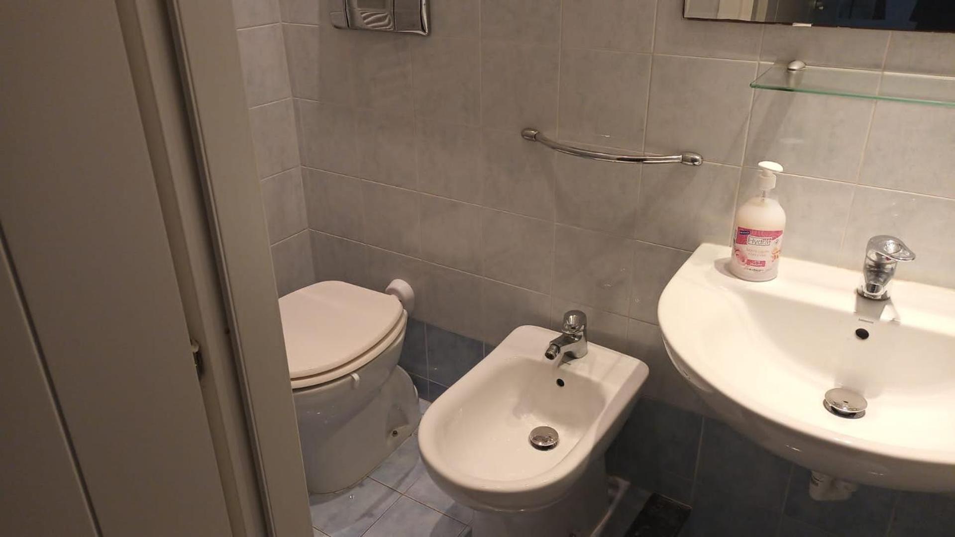 Apartamento Casa N 2 Con Parcheggio Privato E Colonnina Ricarica Livorno Exterior foto
