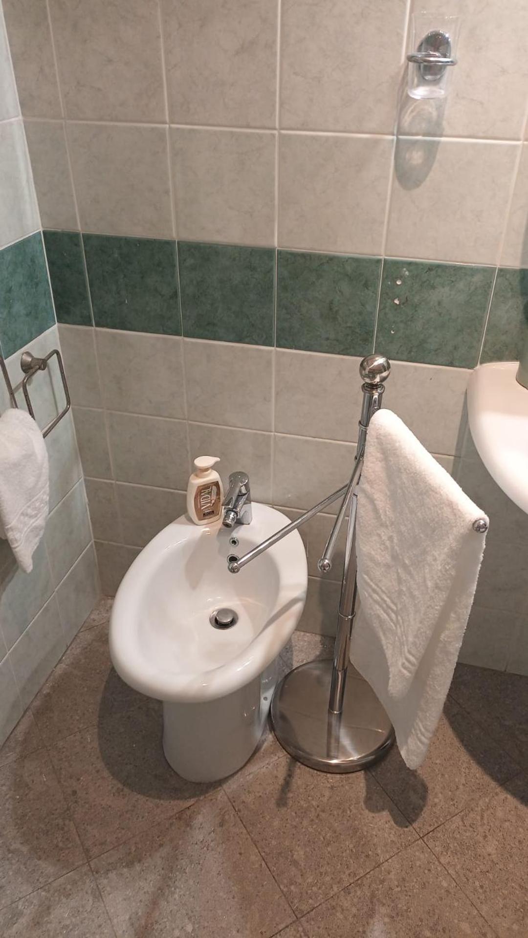 Apartamento Casa N 2 Con Parcheggio Privato E Colonnina Ricarica Livorno Exterior foto
